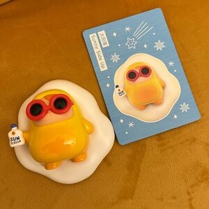 Pop Mart - Pucky Egg Beanie - Sunny Side Up - vinyl figure